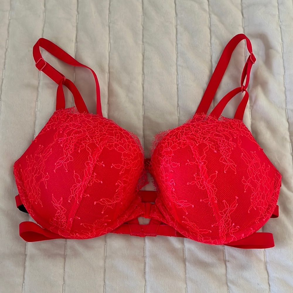 Victoria’s Secret Very Sexy Push-up 32DD red